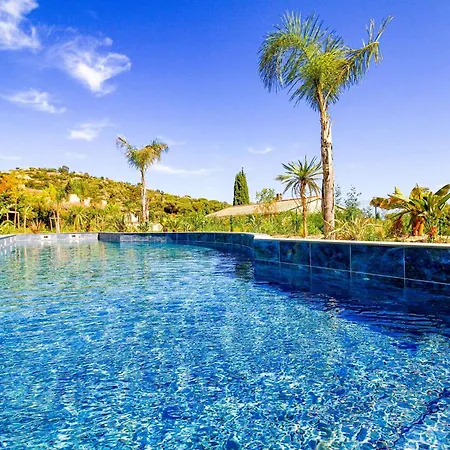 Select' - Avec Douche Exterieure Et Piscine - 180sud-e02 *